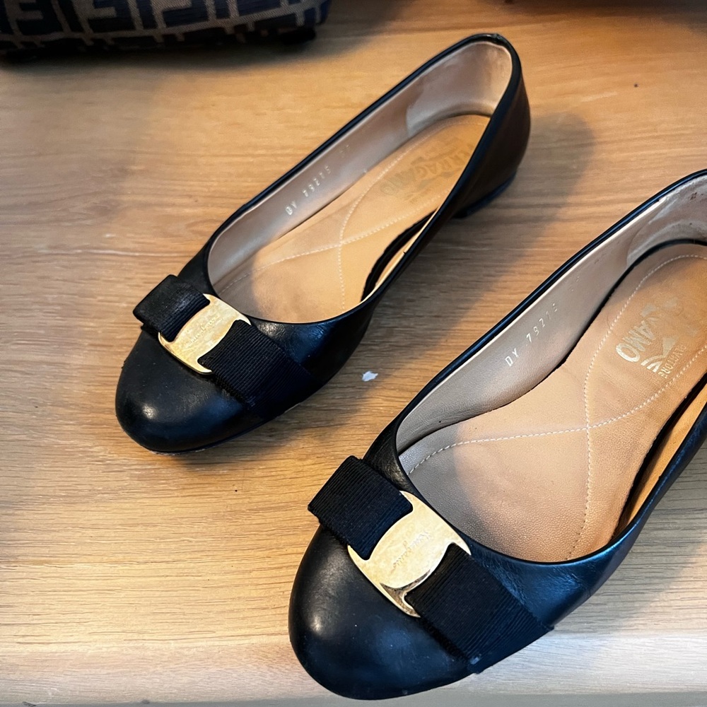 Salvatore Ferragamo leather flats 6.5